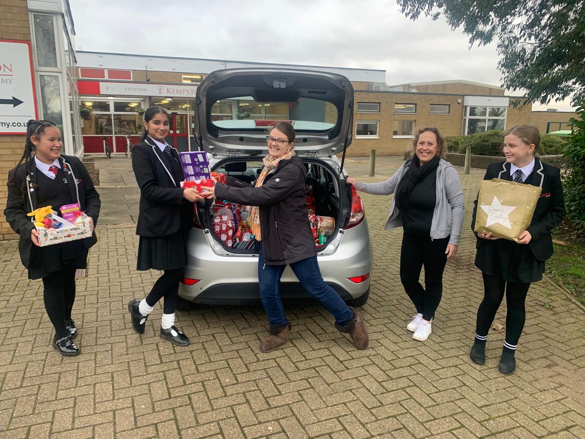 Lovely feeling handing over so many gift boxes to the Kings Arms Project, a local charity that supports the homeless by providing 39 people with supported accommodation. They will all be getting a nice unexpexted gift this christmas <a href="/AJRAllModCons/">Adrian Rogers</a> <a href="/phouseKA/">Paul House</a> <a href="/rcandlin/">Richard Candlin</a> <a href="/Mr_M_Comb/">Marc Comb</a>