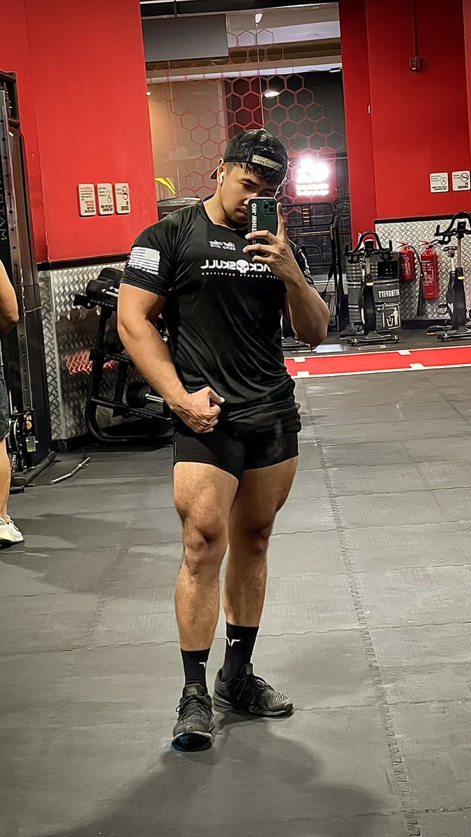 arkikobaltero's tweet photo. Leg Day #blackskullusa #fitnesstrends #gym @blackskullusa https://t.co/85bv7gZepB