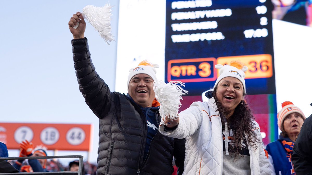 EmpowerField's tweet photo. No one does it like #BroncosCountry 🤘
Thanks to @budlight for providing the South Stands with white poms for #INDvsDEN. https://t.co/xNCFCMCzat