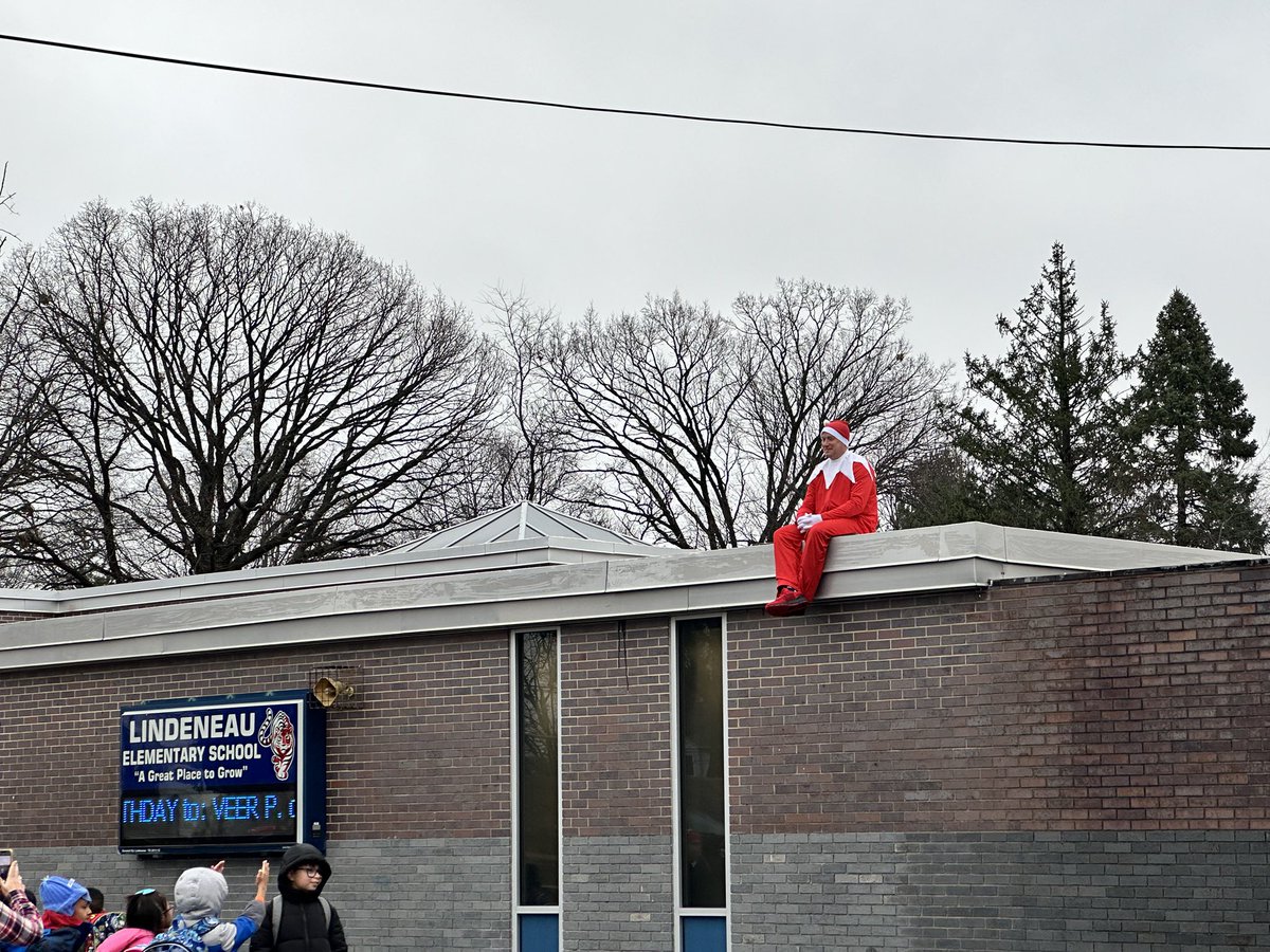 Laura Winik tweet media