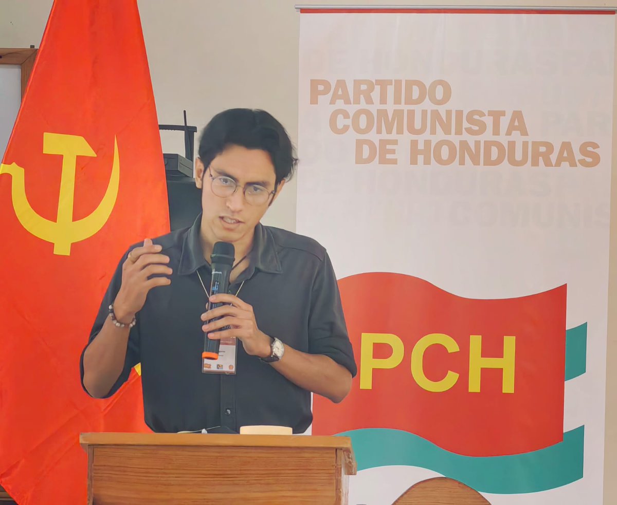 jcomunistashn's tweet image. El PCH nació en 1922 liderado por Manuel Calix Herrera y Pablo Wainwright para luchar contra la explotación laboral. En 1954 orienta la Huelga Bananera con Rigoberto Padilla Rush a la cabeza. 
Nuestra lucha no es electoral, es por la emancipación de la clase trabajadora.
#PCH