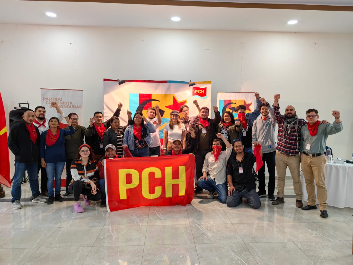jcomunistashn's tweet image. El PCH nació en 1922 liderado por Manuel Calix Herrera y Pablo Wainwright para luchar contra la explotación laboral. En 1954 orienta la Huelga Bananera con Rigoberto Padilla Rush a la cabeza. 
Nuestra lucha no es electoral, es por la emancipación de la clase trabajadora.
#PCH