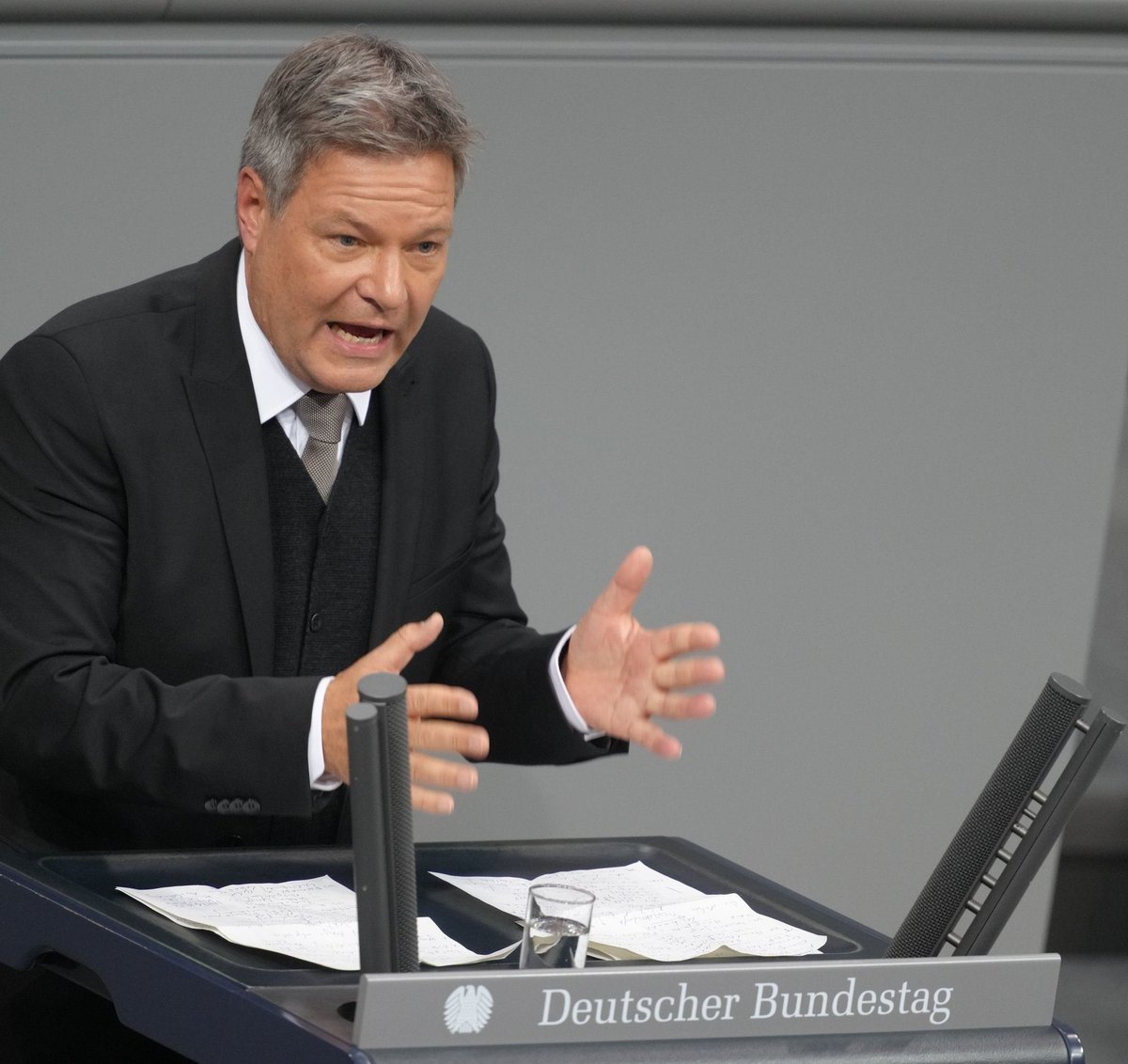 Ich möchte diesen 👇🏼 Kanzlerkandidaten mit Friedrich Merz und Olaf Scholz live im ARD und ZDF diskutieren sehen. 

Und du?

#Triell statt Duell