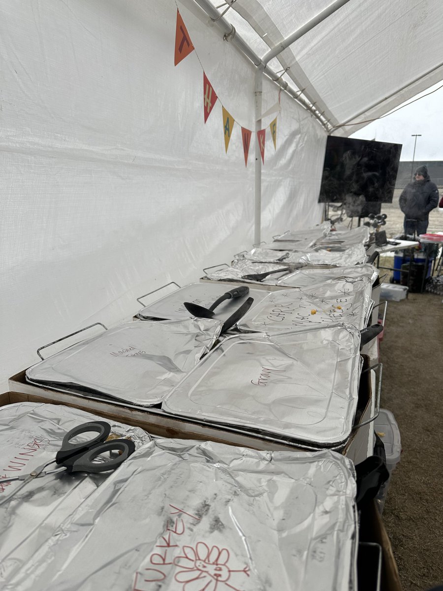 ChadSettle's tweet photo. @Sowell33 @CycloneFB @SowellChase @HunterSowell10 A few shots of how we do it in B4. #UndefeatedAtTailgating #Cyclones https://t.co/FCVePYuYVY