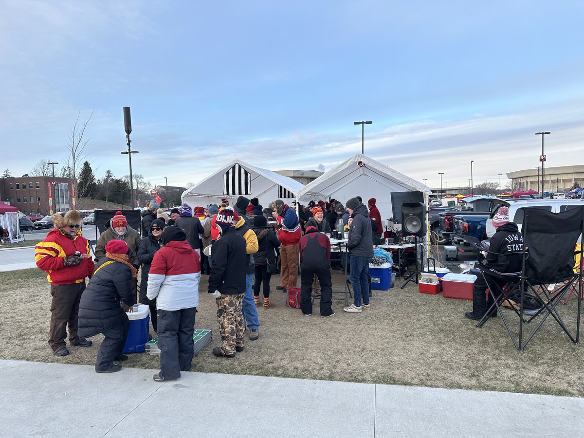 ChadSettle's tweet photo. @Sowell33 @CycloneFB @SowellChase @HunterSowell10 A few shots of how we do it in B4. #UndefeatedAtTailgating #Cyclones https://t.co/FCVePYuYVY