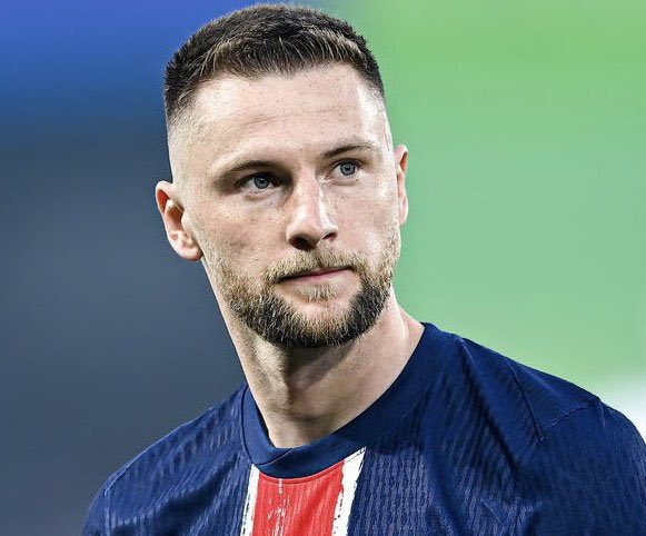 SinyorBoey's tweet photo. Inter’den PSG’ye gidip gözden düşüp Galatasaray’a önerilen oyuncu mu? Biz bu filmi daha önce izledik ve çok beğendik. https://t.co/ErCr9nh2Y2