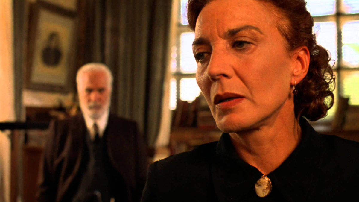 Falleció Marisa Paredes, actriz española a la que Almodóvar dirigió muchas veces. Pero destaco su actuación en El espinazo del Diablo, de Guillermo del Toro; una de las mejores películas que vi.