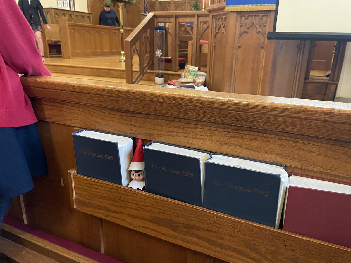 Look who was spotted hiding in Chapel this morning! 👀 #Elf #CESRockville