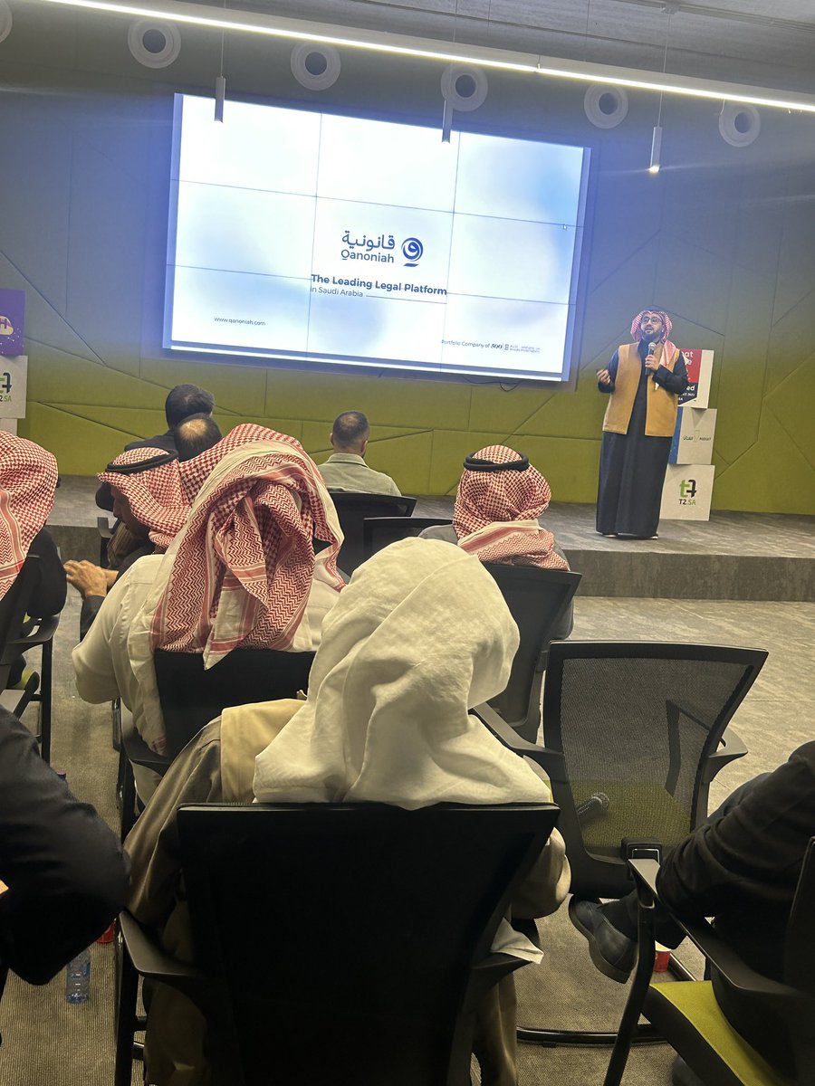 أمسية لشهر ديسمبر و مجموعة من رواد الأعمال حيث قدمت كل شركة رؤيتها الفريدة وأفكارها المبتكرة، وتم تبادل الأفكار بين رواد الأعمال والمستثمرين من أعضاء مجموعة رياض انجلز لتكوين فرص استثمارية واعدة.