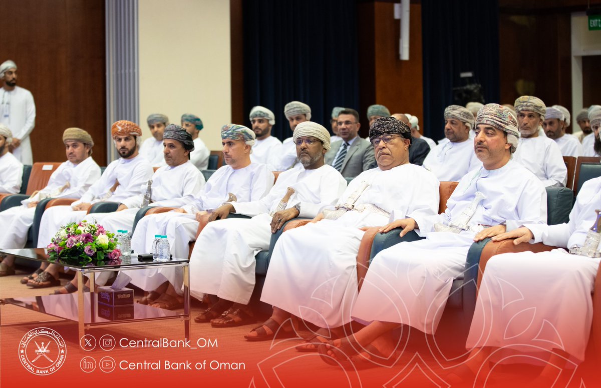 CentralBank_OM's tweet photo. سعادة الرئيس التنفيذي لـ #البنك_المركزي_العماني يرعى حفل ختام برنامج الأعمال والمنازعات المصرفية، والذي نفذّه البنك بالتعاون مع المجلس الأعلى للقضاء بهدف نقل وتبادل المعارف في قطاع الصيرفة والمالية | ⚖️

#نمكنكم_للمستقبل https://t.co/l9j7c1J6TU