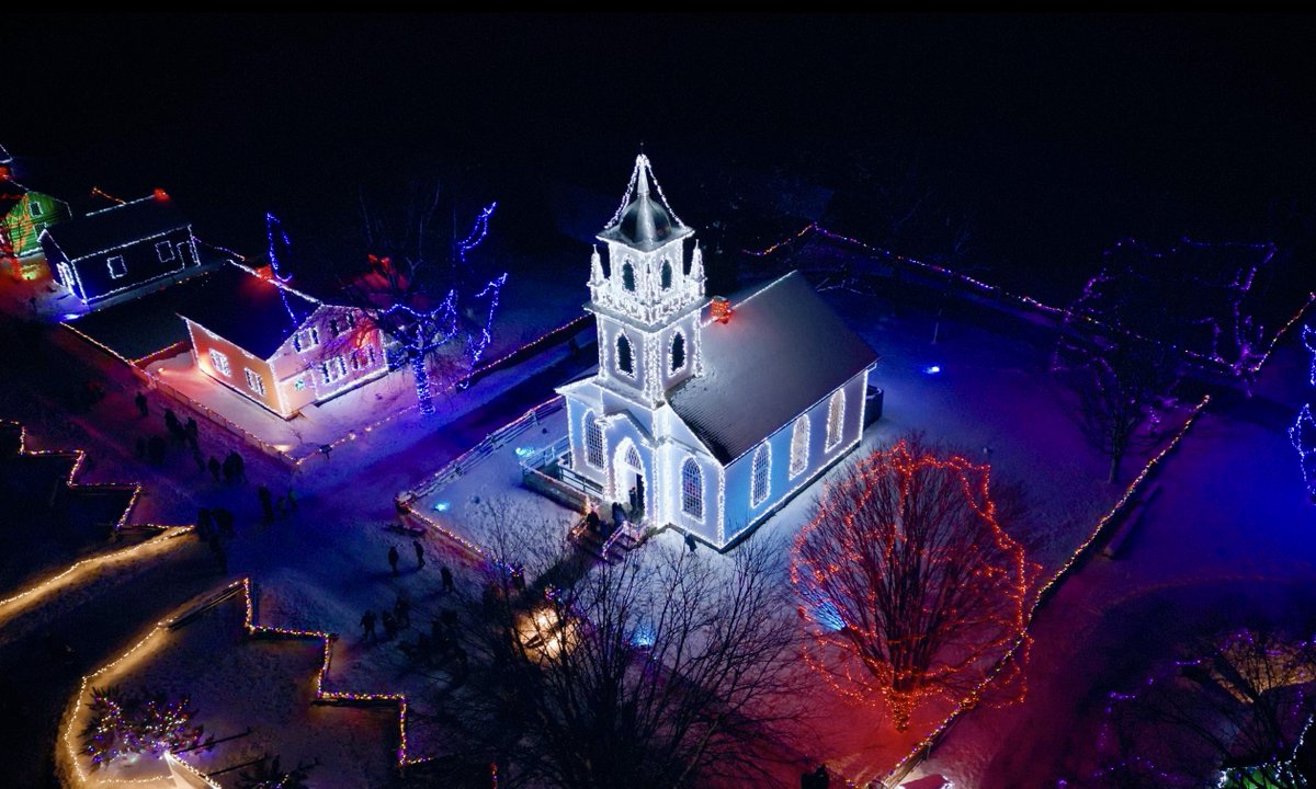 UpperCanadaVill's tweet photo. Don't miss out on our magical event this season! Here's a reminder about our holiday hours for #AlightAtNight!
Dec 19-23: Open 5pm-9pm.
Dec 24-25: Closed.
Dec 26 - Jan 4: Open nightly 5pm-9pm.
Tickets available online: https://t.co/FldYE1IFF7 https://t.co/vgDPp78s0p