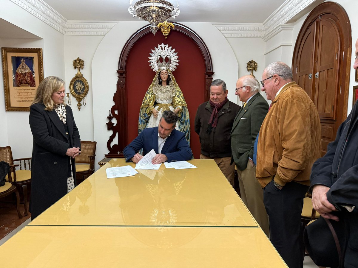 🔵 En la noche de ayer tuvo lugar la firma del contrato con nuestra querida <a href="/HermandadPaz/">Hermandad de la Paz</a> para el próximo Domingo de Ramos.

El 13 de abril de 2025 cumpliremos 25 años acompañando a Nuestro Padre Jesús de la Victoria, fortaleciendo el firme vínculo con la Hermandad y el barrio