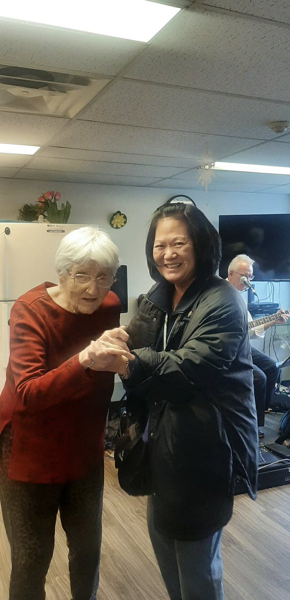 AgeCareCanada's tweet image. Earlier this month, AgeCare Mount Royal (Calgary, AB) hosted their annual Christmas Party, and it was a blast! A day full of holiday cheer, unforgettable memories, and even some dancing to really get into the festive spirit. 🎄✨

#longtermcarehome #holidayparty #agecarecommunity