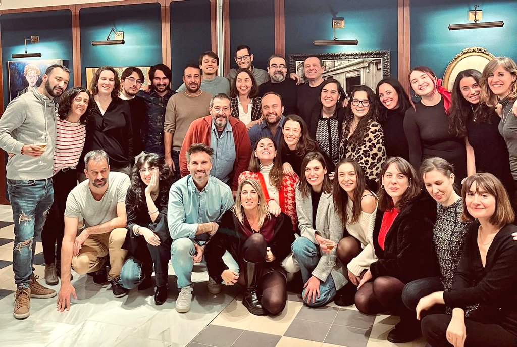 Celebrant la trobada de #Nadal de #TrueCrimeFactory a l'Antiga Casa Buenavista!🎄🔎 Contents de seguir creixent i narrant grans històries un any més amb un equip tan fantàstic com aquest! 🔝