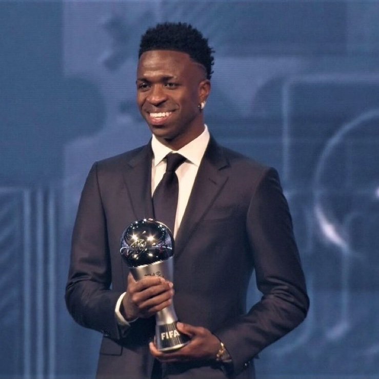 RealBrasil_BR's tweet photo. Senhoras e senhores, O MELHOR JOGADOR DO MUNDO.

Vinícius José Paixão de Oliveira Júnior. 🤍🏆 https://t.co/wFdb2pi55J