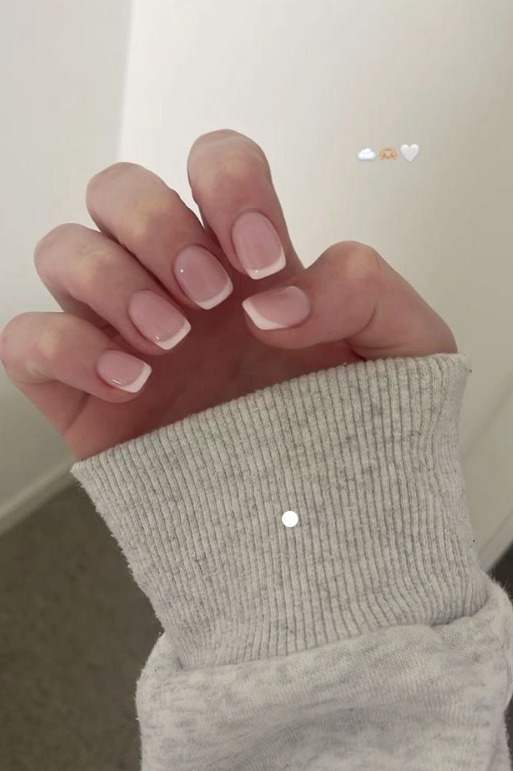 HazelPecheche14's tweet photo. Sometimes, less is more! Keeping it simple and chic with these minimalist nails. 💅✨ What’s your go-to nail style? #SimpleNails #Chic https://t.co/cC4cZ6KsCc