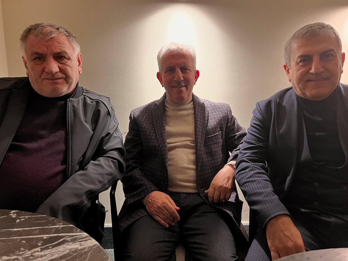 AK Parti  İl Disiplin Kurulu Üyesi seçilmem dolayısıyla tebriklerini ileten çok değerli <a href="/CuhadarTahsin/">Tahsin Çuhadar</a> ve Minibüsçüler Odası Başkanımız <a href="/bektasali54/">Ali Bektaş</a>’a çok teşekkür ediyorum…

Her zaman dostluk gösterdiler, eksik olmasınlar…