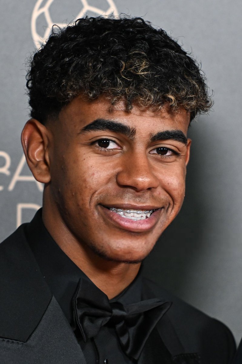 لامين يامال, خامس أفضل لاعب في العالم وفقاً لـ FIFA 💎

9⃣ 14 نُقطة, كيليان مبابي
8⃣ 18 نُقطة, ايرلينغ هالاند
6⃣ 25 نُقطة, الأُسطورة ليو ميسي 
5⃣ 30 نُقطة, لامين يامال 
4⃣ 31 نُقطة, كارفخال 
3⃣ 37 نُقطة, بيلينغهام
2⃣ 43 نُقطة, رودري
1⃣ 48 نُقطة, فينيسيوس