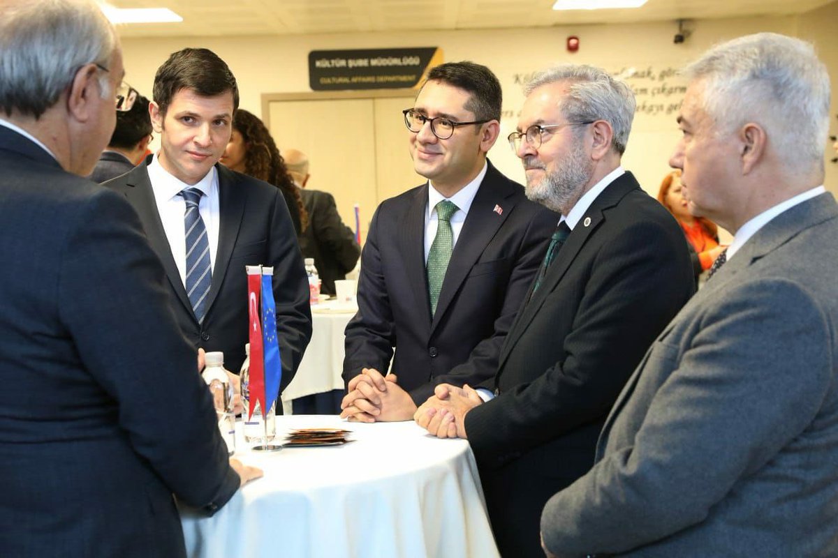 mkgonullu's tweet photo. Türkiye-AB Mali İşbirliği Çerçevesinde Bakanlığımız tarafından yürütülen Rekabetçi Sektörler Programı @RekabetciSP altındaki Nadir Toprak Elementleri Projesi Kapanış Etkinliğine katıldık.

Sanayi Genel Müdürlüğü, Munzur Üniversitesi ve Maden Tetkik ve Arama Genel Müdürlüğü iş birliğiyle kurulan Nadir Toprak Elementleri Araştırma Merkezleri, Türkiye’nin bu alandaki Ar-Ge altyapısını dünya standartlarına taşıyor. 

Nadir Toprak Elementleri (NTE) Projesi;

🔹 Yüksek katma değerli ve yüksek teknolojili ürünlerin geliştirilmesini,
🔹 Cevher ve elektronik atıklardan NTE elde edilmesini ve çevre dostu üretimi,
🔹 Ülkemizdeki nadir toprak elementleri ekosistemini güçlendirerek güvenli tedarik zincirinin kurulmasını hedefliyor.

Bu proje, Ar-Ge altyapımızı güçlendirerek, sanayimiz ve akademimiz arasında sürdürülebilir bir ekosistem kuracak. 

Türkiye, bilim ve teknolojiyle güçlenen bir geleceğe emin adımlarla ilerliyor.

#MilliTeknolojiHamlesi 🇹🇷