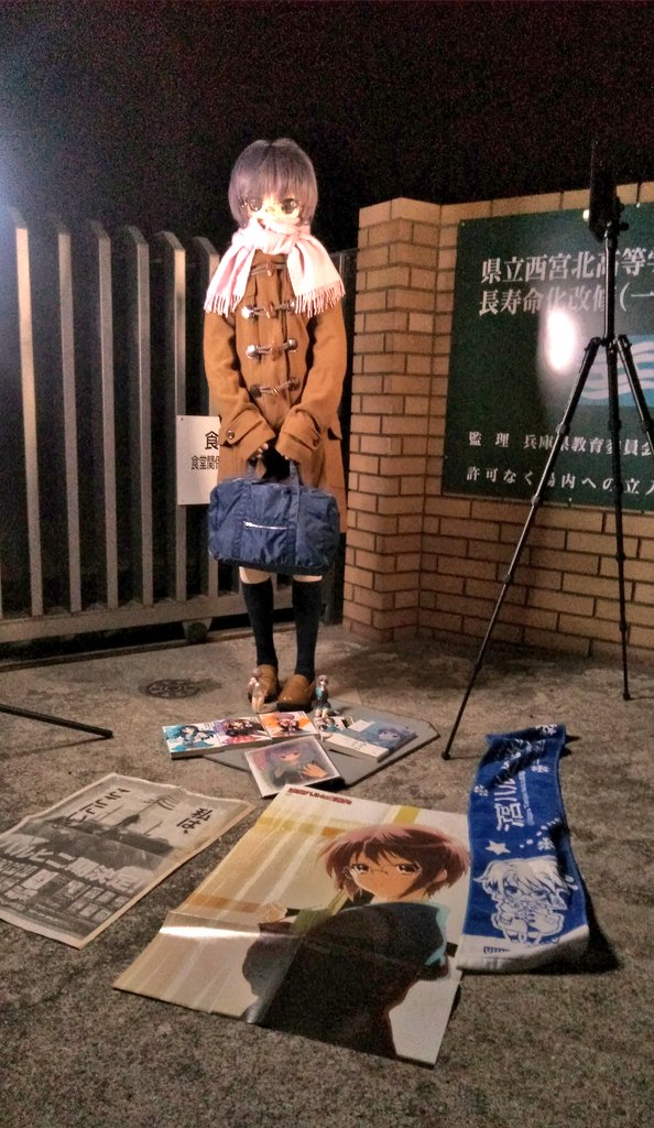 Arc_Light1965's tweet photo. 気が付いたらいつの間にか祭壇化してる。
（@katarou4haruhi）さんがグッズ群を
飾ってくれました!
＃長門有希
＃ハルヒ坂
＃涼宮ハルヒの消失 https://t.co/DucPoFzFIY