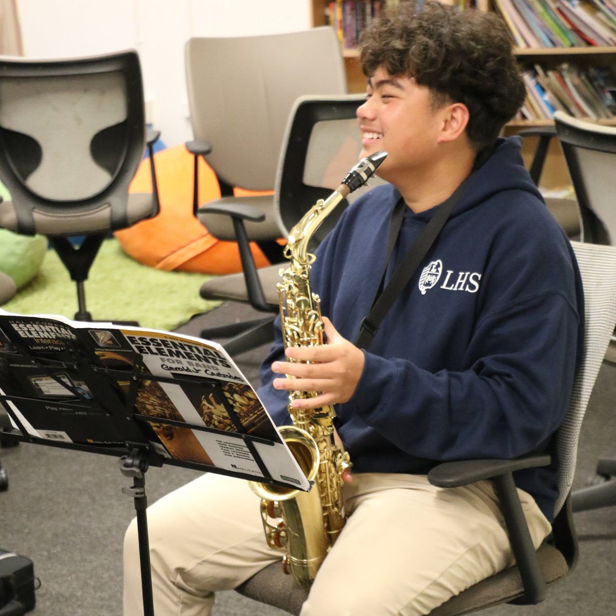 HarmonyProject's tweet image. &quot;#HarmonyProject has helped me develop my skills as a #musician.  I don&apos;t know where I&apos;d be if it weren&apos;t for my #TeachingArtists.&quot; - Gerald

To #donate and support our free programming, click the link in our bio to make a contribution.🔗

#GiveMusicChangeLives #StudentSpotlight