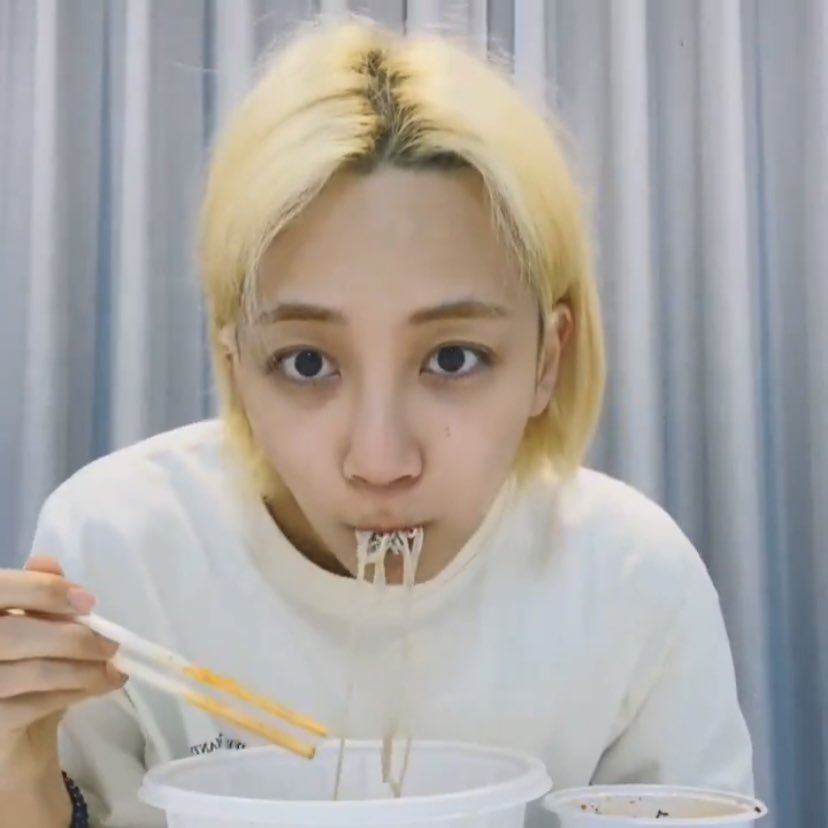 bhanniehae's tweet photo. i miss jeonghan’s lives https://t.co/XlNwfGude1
