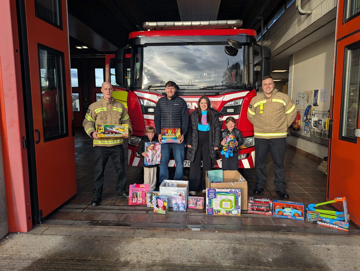 FirePerth's tweet image. 🎅❤️ We’re so grateful to Bainbridge Motoring Car Sales Perth for their incredible support! Thanks to you, our Christmas Gift Appeal will bring happiness to so many 🎁🎄

#CommunityMatters #ChristmasCheer #ThankYou