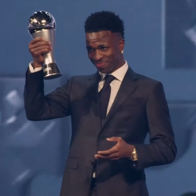 Cr7stianismo_'s tweet photo. Se ha hecho justicia, ha ganado el fútbol. El rey del fútbol mundial en la actualidad ya tiene su corona.

El mejor futbolista del mundo. El que siempre aparece en momentos importantes.

VINÍCIUS JOSÉ PAIXAO DE OLIVEIRA JÚNIOR, THE BEST. https://t.co/aJkpJmOi6O