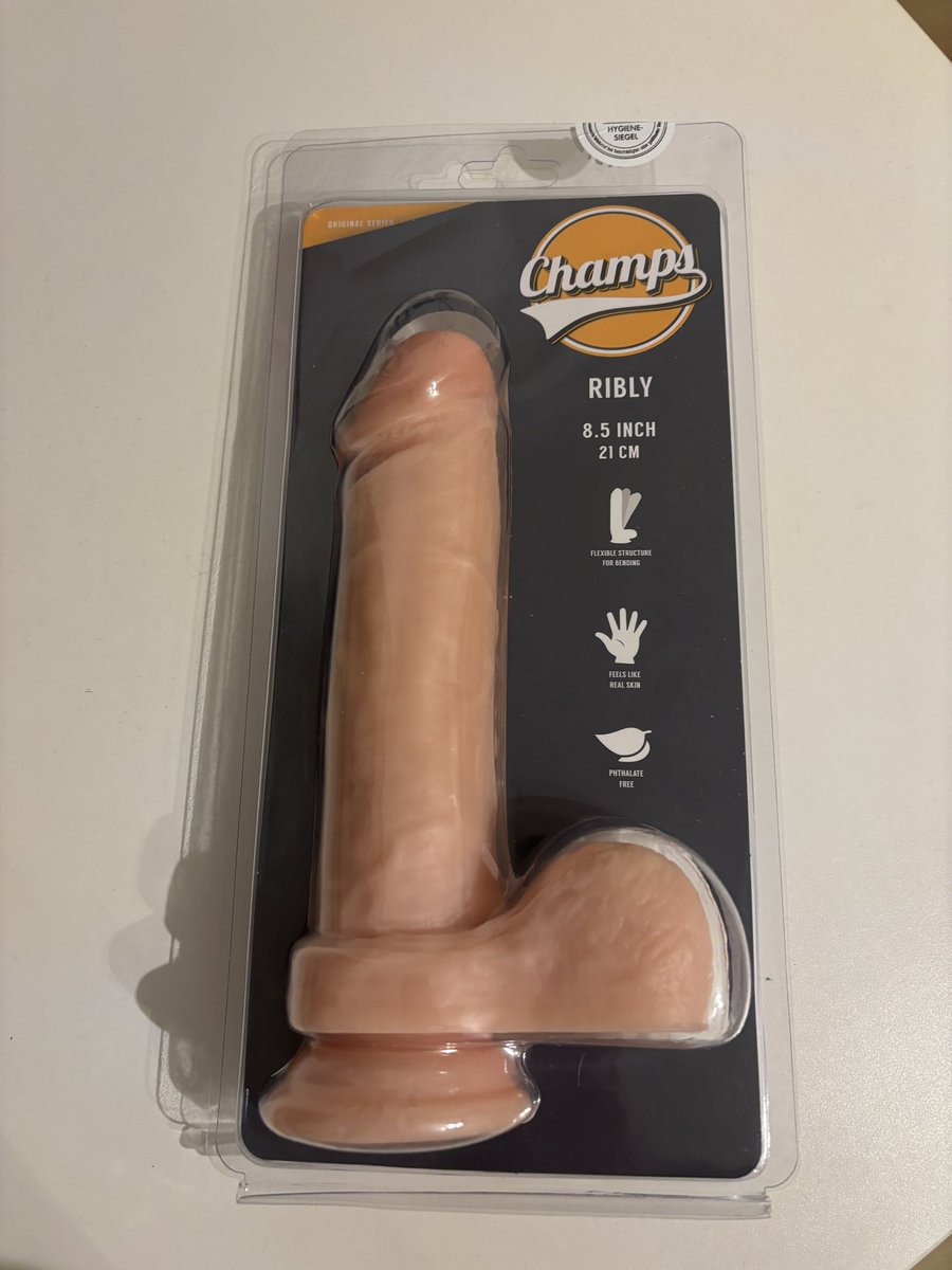 Hehe my new friend arrived today… not sure if it will fit 😇🙇‍♂️