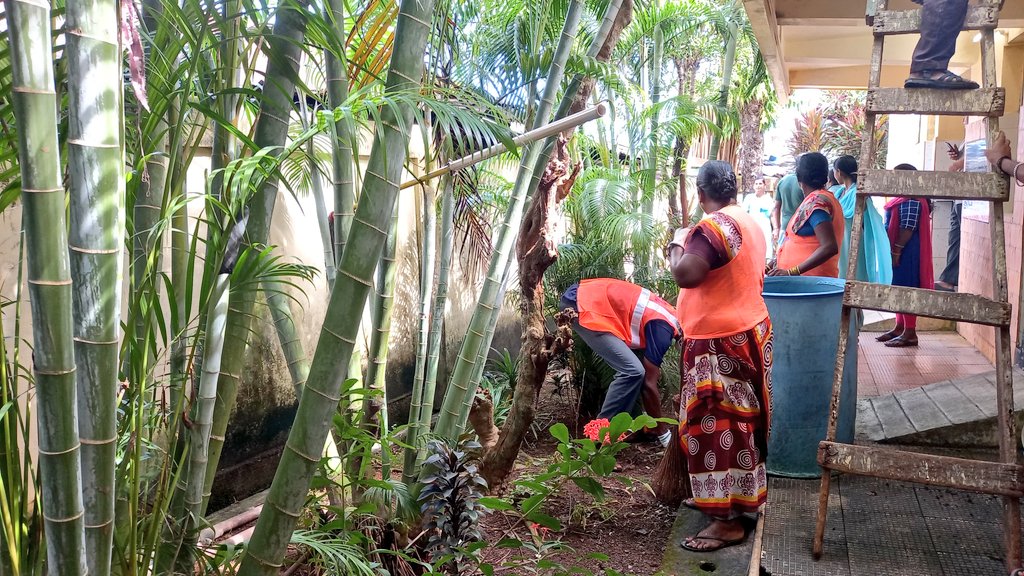 SVPMC_ANI's tweet photo. #CleanToiletChallenge, a cleanliness drive was conducted at the Dairfarm community toilet, focusing on hygiene and sprucing up surroundings with active involvement from the Ward Councillor. Safaimitras &amp; local residents participated, ensuring a cleaner toilets for all!
#SS2024 https://t.co/Ad8E33abuQ