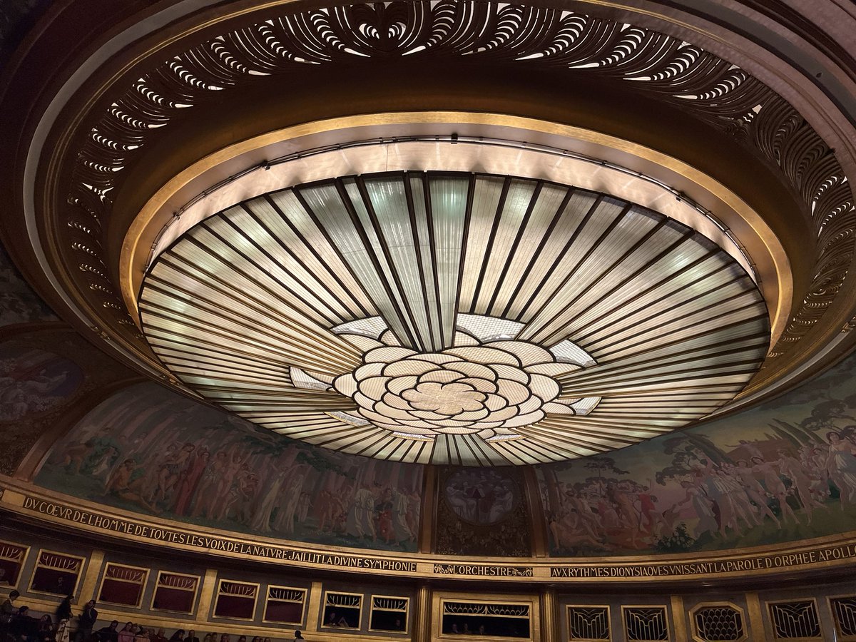 lbontan's tweet photo. 🎭 Le temps d’un concert profiter du cadre unique du théâtre des Champs Elysées. Construction 1913 par les frères Perret, façade art deco, luminaires Lalique, somptueuse coupole décorée par Maurice Denis. Un cadre sublimé par la musique 
@TCEOPERA #ArtDéco #AugustePerret https://t.co/pGYu7vuuEu