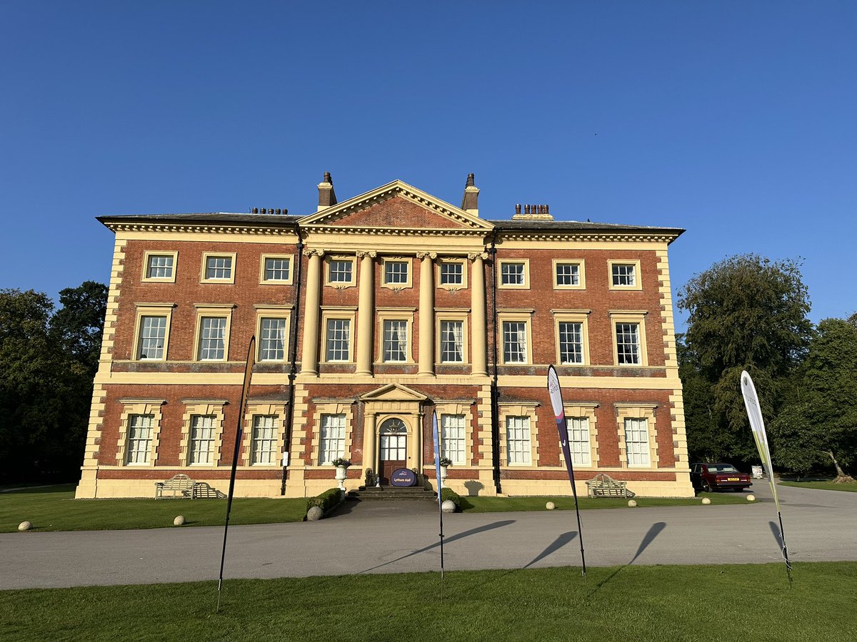 🚨THIS WEEKEND! 🚨
Not only is it our pre-Xmas event but we are also asking for donations to a local foodbank! Please, any tins, cereals, toiletries are most welcome! Do you bit and help those in need at Xmas! See you Saturday! 🎄🎅🏼🤶