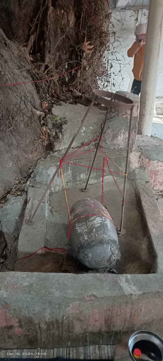 drissacnewton1's tweet image. The desecration of Nandkeshwar Bhairav Temple in Bandipora’s Sumbal is a brutal wound to the soul of Kashmiri Pandits. This temple, where prayers echoed for centuries, now stands violated. It’s not just the temple that’s been shattered, but the faith, history, and dignity of a…