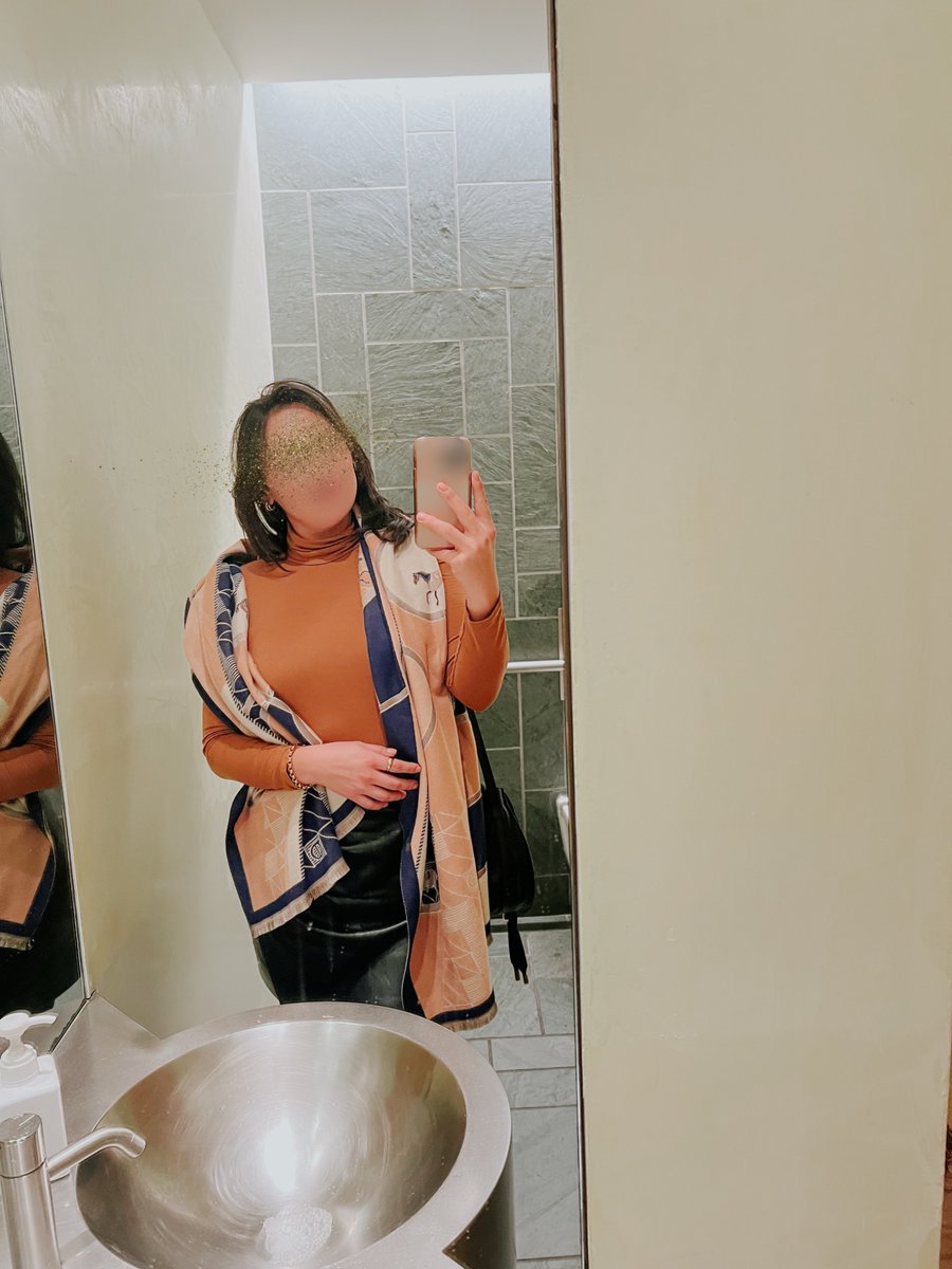 If you know me you know I’ve been a very good girl this year…

My updated wishlist is linked below for those looking to send a little holiday cheer my way 💕