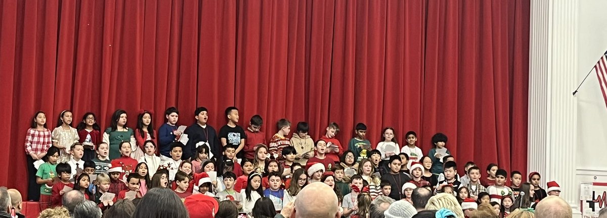 Getting in the spirit with a trip down Candy Cane Lane at the <a href="/Jackson_Ave/">Jackson Ave School</a> Jingle! <a href="/MineolaFineArts/">MineolaFineArts</a>