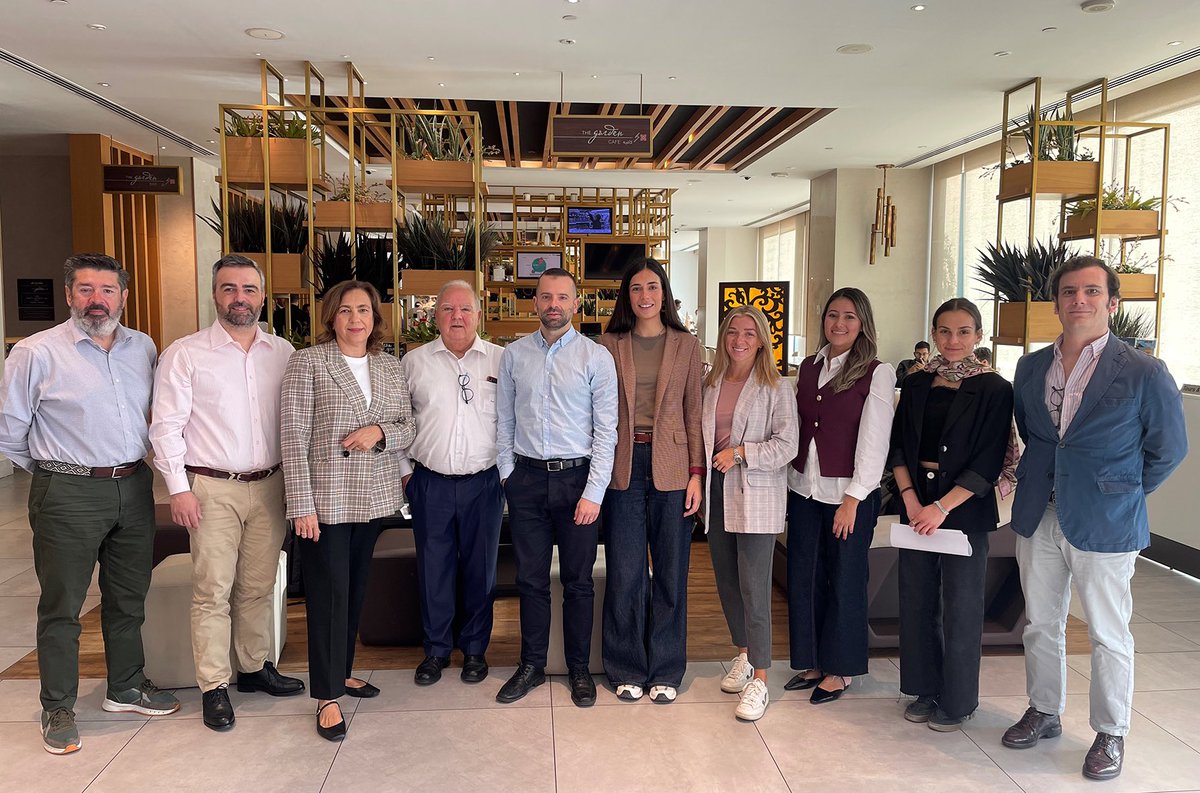 JuntaSevilla's tweet photo. El sector agroalimentario andaluz avanza con @trade_andalucia en su expansión hacia Asia, donde las exportaciones crecen un 26,6% 

➡️ Vía @EPSevilla 
https://t.co/yGMjtfbFOK https://t.co/bt8W67Ypzy