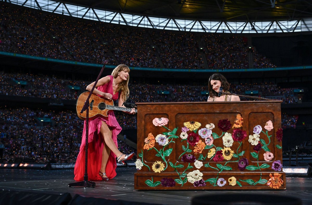 TSUpdating's tweet photo. 🚨| Gracie Abrams on The Eras Tour and what she learned from Taylor Swift:

“I watched the live streams on shows that I wasn’t at—I’m feeling emotional and grateful and in a state of shock that we don’t, as a global community, get to experience that source of light anymore. I was just soaking up every moment of her show, too. I’ve basically been studying it for a year-and-a-half. Every time I’ve opened for her, I watch and learn. I learned from her every time we have a conversation about the weather, even — I am inspired by Taylor in a million ways, but especially by the pace with which she puts things out into the world.”