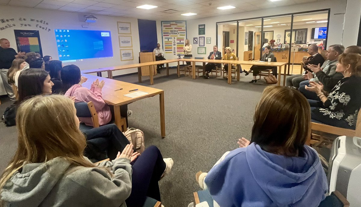 It was a pleasure meeting the bright young civics students from North Salem HS this morning alongside my colleague <a href="/ShelleyBMayer/">Senator Shelley Mayer</a> and learning about their projects to affect change in their community.