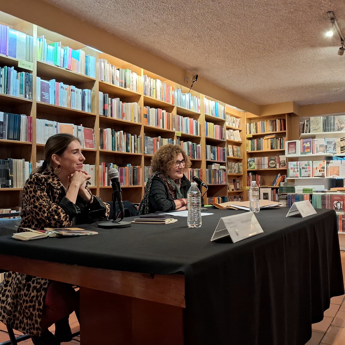 📚¡Nos complace presentar "Ciclo de poesía de mujeres" organizado por nuestra librería, con la participación de Julia Santibáñez  y Myriam Moscona!
¡Gracias por unirte a nosotros en #libreriabonilla!
#libreriabonilla #libros #novedadesliterarias #lectura #librosymaslibros #follow