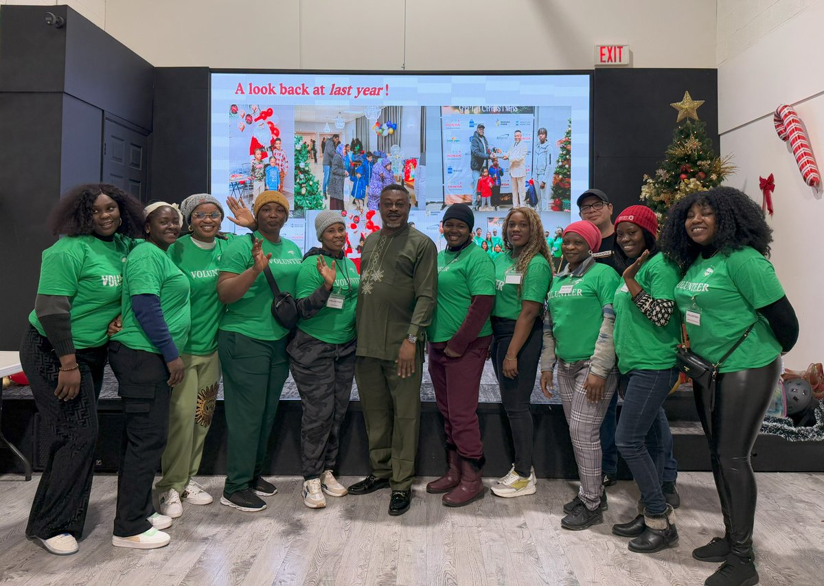 Afrocanadianinc's tweet image. ✨ Huge THANK YOU to our amazing volunteers &amp;amp; @TD_Canada team for making Gift A Christmas 2024 a success! Special shoutout to emcee Leticia for keeping the energy high!🎄
We couldn’t have done it without you. 🥰

#ThankYouVolunteers #GiftAChristmas2024 #AfroCanadianDevelopmentInc