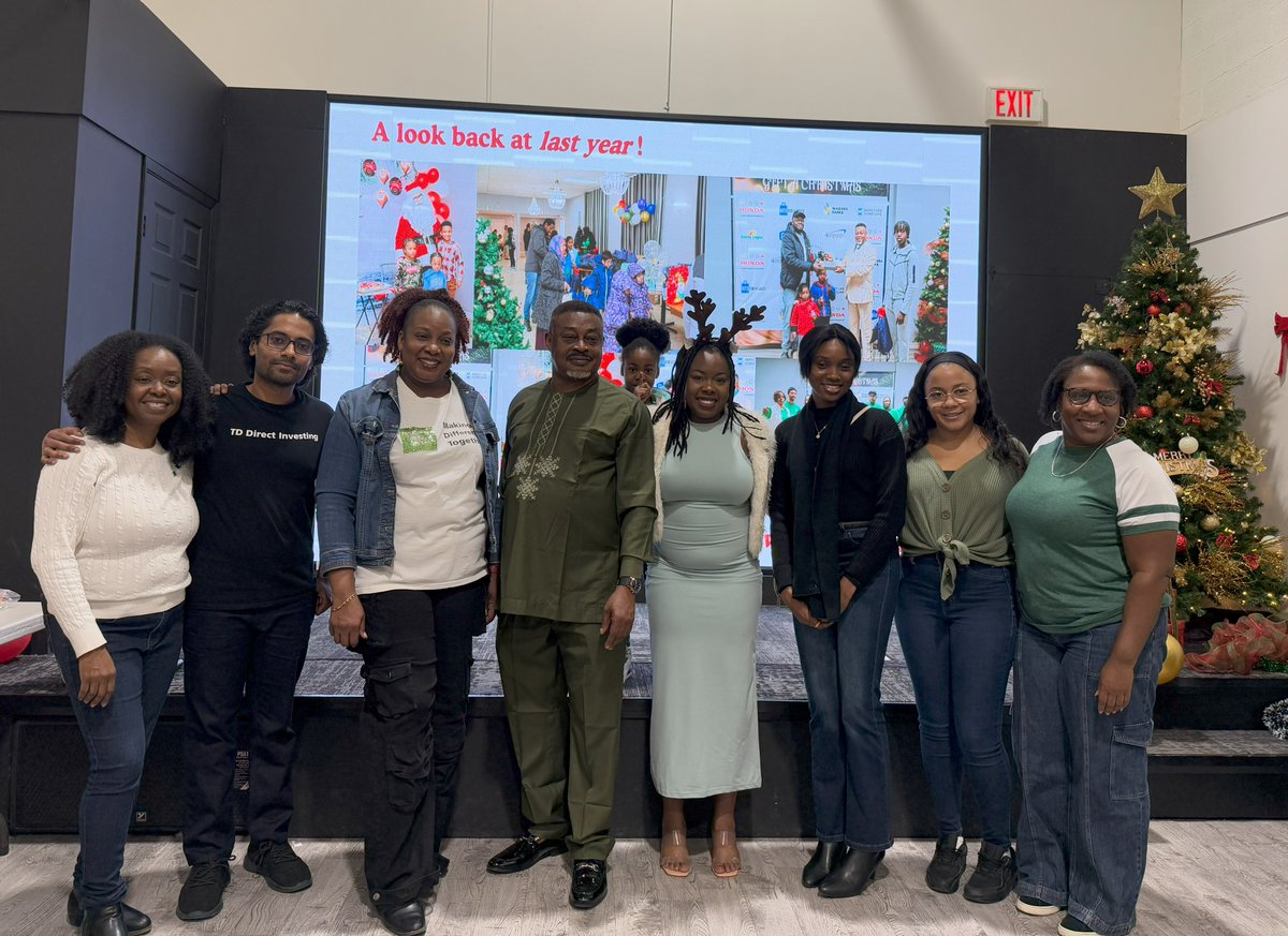 Afrocanadianinc's tweet image. ✨ Huge THANK YOU to our amazing volunteers &amp;amp; @TD_Canada team for making Gift A Christmas 2024 a success! Special shoutout to emcee Leticia for keeping the energy high!🎄
We couldn’t have done it without you. 🥰

#ThankYouVolunteers #GiftAChristmas2024 #AfroCanadianDevelopmentInc