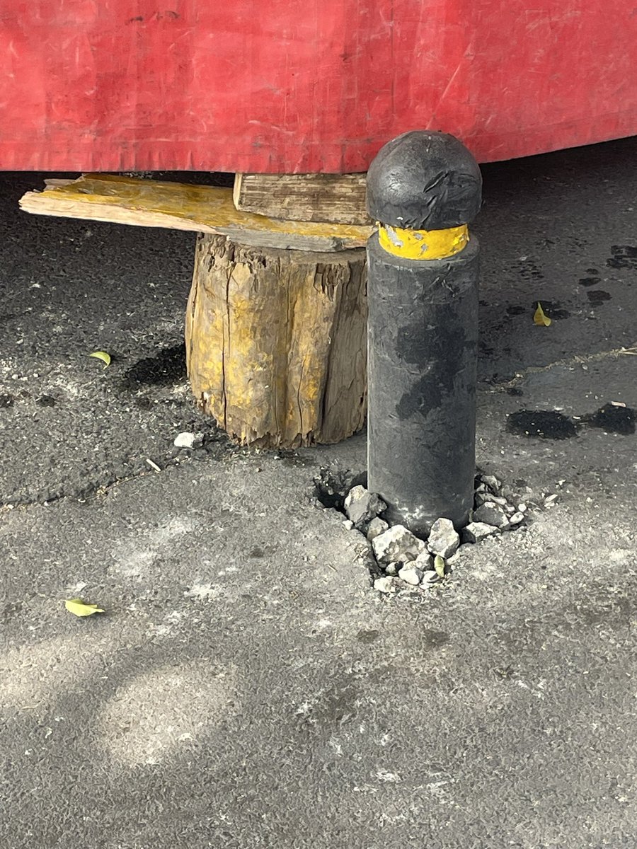 zarsarttt's tweet photo. Por eso no avanzamos, tenemos calles feas y nadie respeta nada . Entiendan que la ciudad cambia, que ya no hay lugar para sus cosas, exigían espacios especiales para cada cosa en lugar de entorpecer la vida de los demás https://t.co/i3LM4TKT8s