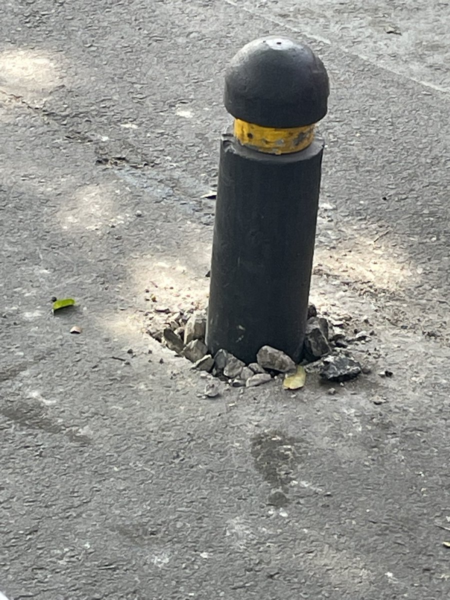 zarsarttt's tweet photo. Por eso no avanzamos, tenemos calles feas y nadie respeta nada . Entiendan que la ciudad cambia, que ya no hay lugar para sus cosas, exigían espacios especiales para cada cosa en lugar de entorpecer la vida de los demás https://t.co/i3LM4TKT8s