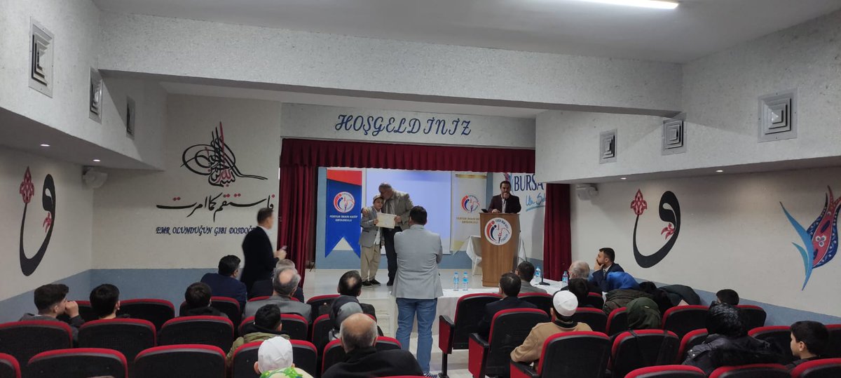 Bursadiyim's tweet photo. Genç Sada Kur'an-ı Kerim'i Güzel Okuma Yarışması 

Dini Yüksek İhtisas Merkezi Müdürü Fatih Çatmakaş Bursa Osmangazi İlçesine bağlı Fertur İmam Hatip Ortaokulunu ziyaret ederek Genç Sada Kur'an-ı Kerim'i Güzel Okuma Yarışmasına jüri olarak katılım sağladı. https://t.co/4M36vSGArr
