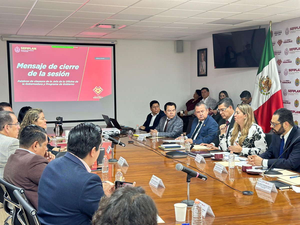 STPSPveracruz1's tweet photo. #PorAmorAVeracruz se instaló el Consejo Estatal de Planeación Democrática para el Bienestar 2024-2030, para trabajar en el Plan Veracruzano de Desarrollo. 📝 

Reafirmamos nuestro compromiso en favor de las y los veracruzanos, fortaleciendo el desarrollo integral del estado. https://t.co/Lffr5sXaoT