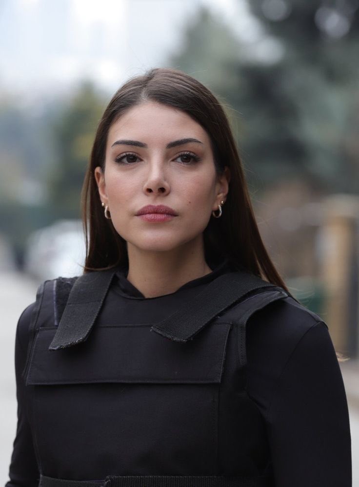 muditatw's tweet photo. deniz baysal çok güzel bir kadın evet ama nasıl oluyorda zehra balaban ondan daha güzel olabiliyor https://t.co/sAa1TPqABd