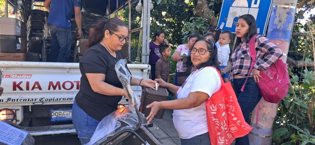 SSitrabordo's tweet photo. Equipamos a mas de 100 mujeres bordadoras ! 👩🏽‍🔧🧰
En el marco del proyecto “mujeres bordadoras luchando contra el trabajo forzoso” ; implementado por FEASIES en apoyo a Sindicato Sitrabordo con el apoyo de ISCOD UGT sindicalistas sin Fronteras y el Gobierno de Baleares. https://t.co/4Xl9ljjtaT