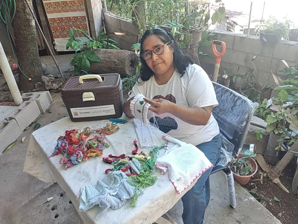SSitrabordo's tweet photo. Equipamos a mas de 100 mujeres bordadoras ! 👩🏽‍🔧🧰
En el marco del proyecto “mujeres bordadoras luchando contra el trabajo forzoso” ; implementado por FEASIES en apoyo a Sindicato Sitrabordo con el apoyo de ISCOD UGT sindicalistas sin Fronteras y el Gobierno de Baleares. https://t.co/4Xl9ljjtaT