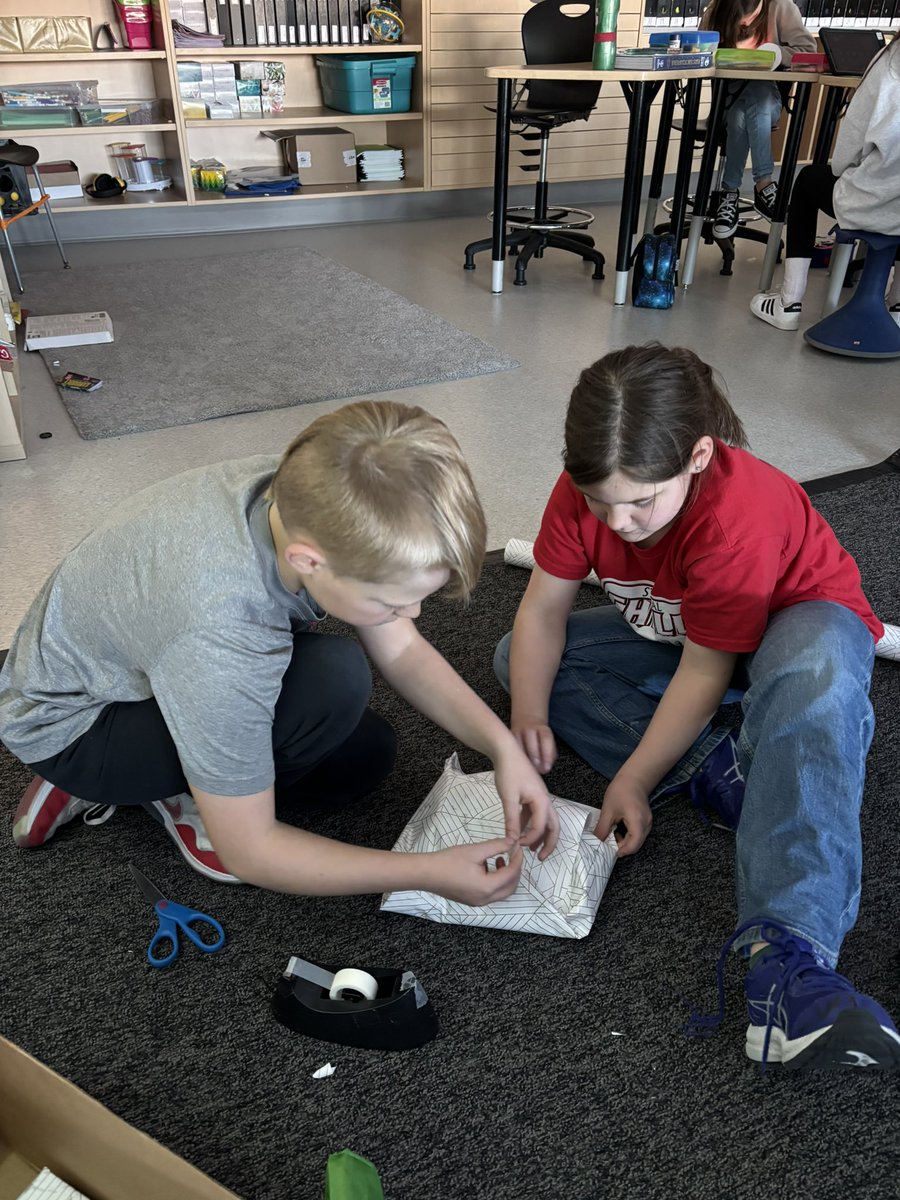 Christmas Cheer Board hamper all ready for delivery! Thanks to our families and students for all their generous donations! 🎄🎁