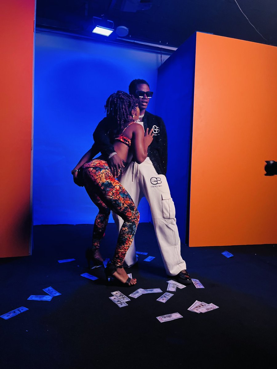 riskykid_Intl's tweet photo. SATISFIED VIDEO DROPPING 22/12/2024🎥❤️📀📽️ thank y’all for riding with me always 😘 #verydarkman #DavidoVerse #burna #nelly #jellybum #universityofabuja https://t.co/AZWxl0Xi6B
